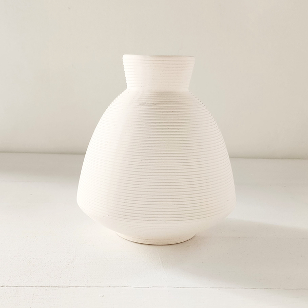 Ceramic Tiffany Vase - White - <p style='text-align: center;'>R40</p>